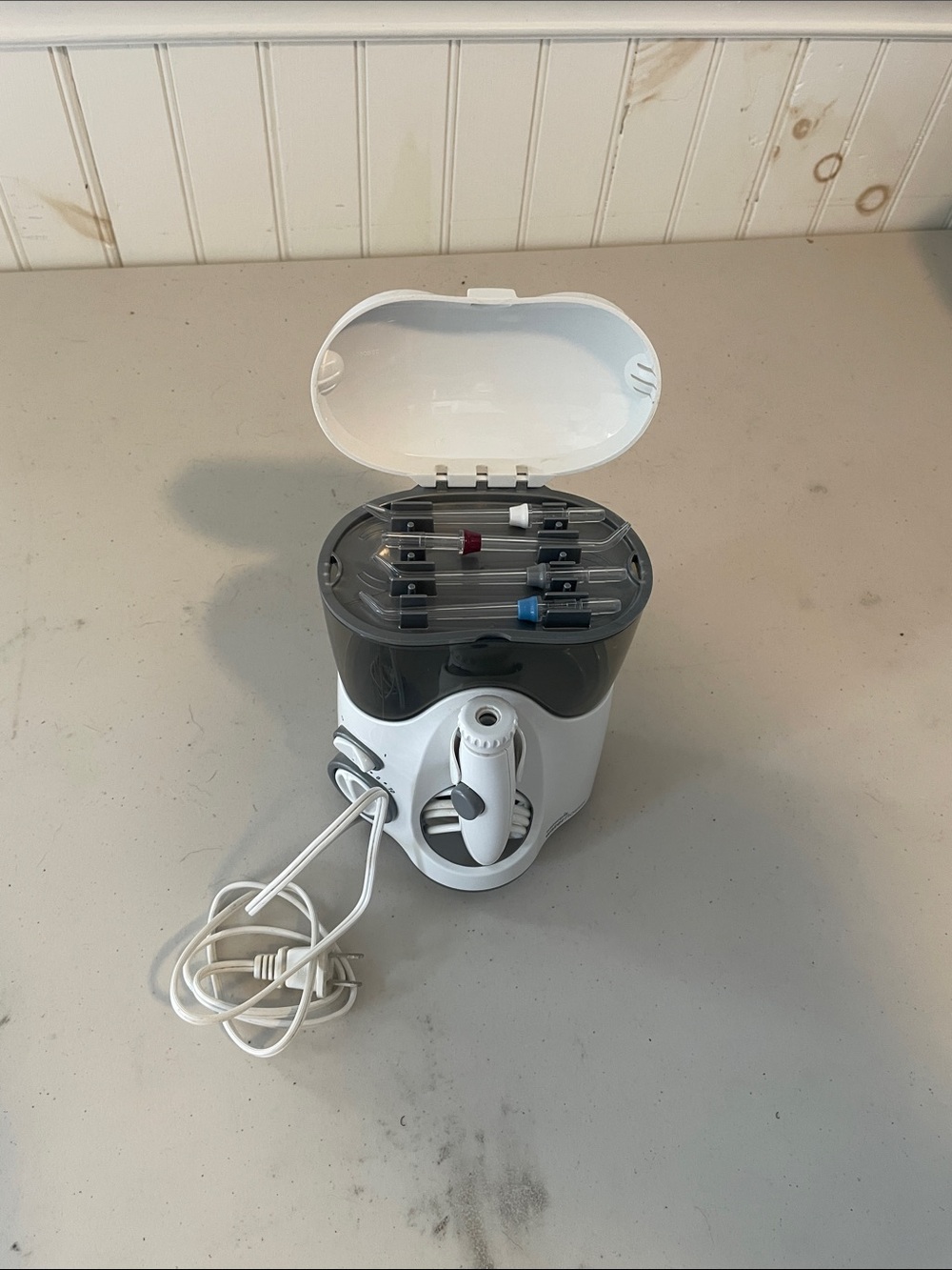Corded White Water Flosser with Tip Storage